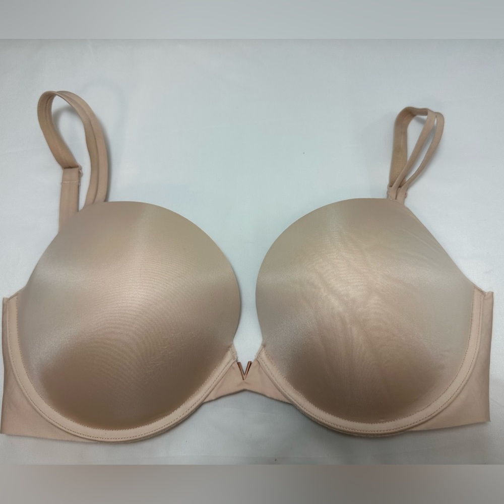 NWT Victoria’s Secret nude bra
